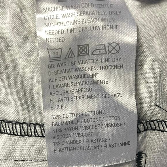 Issac Mizrahi Live pull on pants black gray white print stretch women’s size 10P - Picture 5 of 5